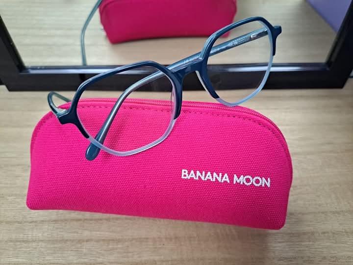 black framed eyeglasses